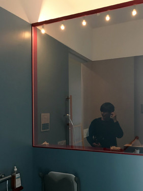 Miroir sans teint dans la nouvelle salle de bain