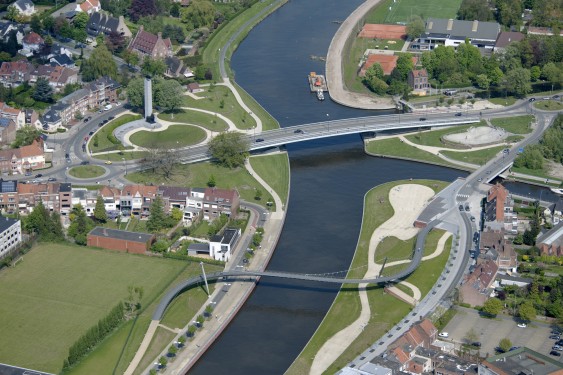 Aerial view of the parc, College and Groeninghe bridges