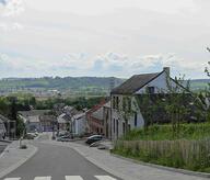 La rue Prince Albert - ouverture sur le grand paysage de la vallée de la Meuse