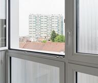 Vue depuis une chambre vers le paysage extérieur