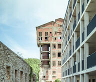 tour de l'ancienne cimenterie et immeuble de logements