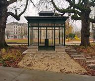 L'aubette restaurée du parc Crombez et les motifs de l'artiste ALI sur son parvis ©RodinDesplechin-StudioPaolaVigano