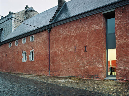 Galerie triangle bleu. Stavelot. architecte Alain Dirix