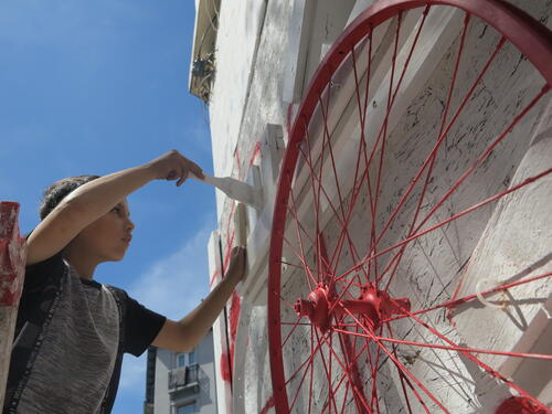 Detail during one of the participative workshops to co-construct the wall