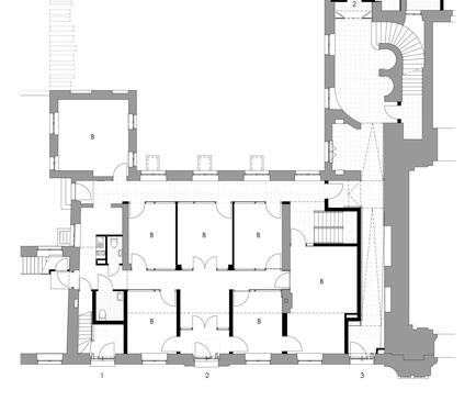 les bureaux dans les cellules des parloirs reconstitués