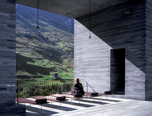 Les Thermes de Vals - architecte Peter Zumthor - Livre "Etre Archi-Bien" par Prisme Editions