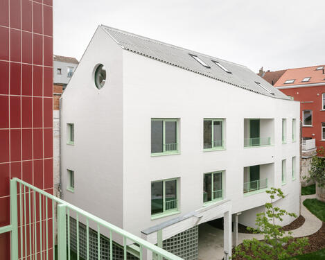 Vue depuiis le bâtiment du fond