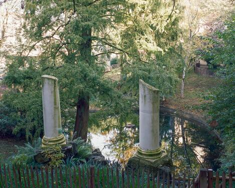 L'étang et les fabriques de jardin de l'ancienne maison Pelgrims