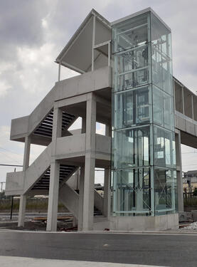 La passerelle côté Luingne, un signal dans le paysage ferroviaire