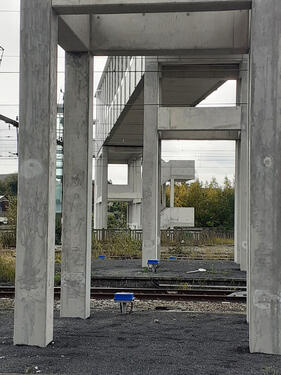 Sous la passerelle ....