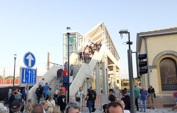 De la place de la Gare à Luingne