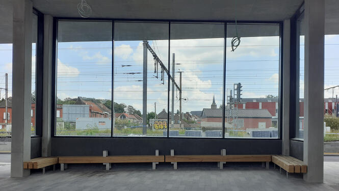 Les salons (en attente d'équipement) avec vue sur Luingne