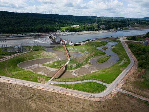 Passe à poisson et passerelle du site éclusier