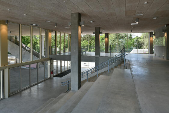 Ecole verticale : vue du rez-de-chaussée