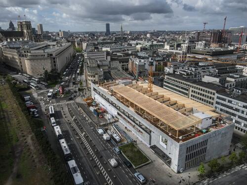 Vue de la construction de la toiture en bois