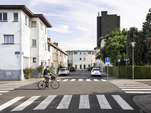 Vue du bâtiment depuis la cité moderne