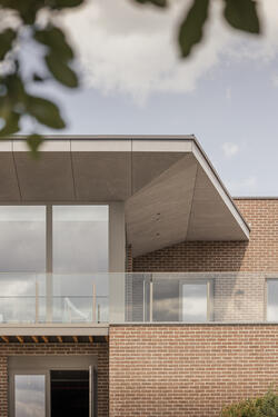 Détail architectural de la casquette extérieure