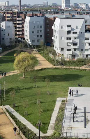 Overview on the park and the Van Artevelde and Six Jetons buildings